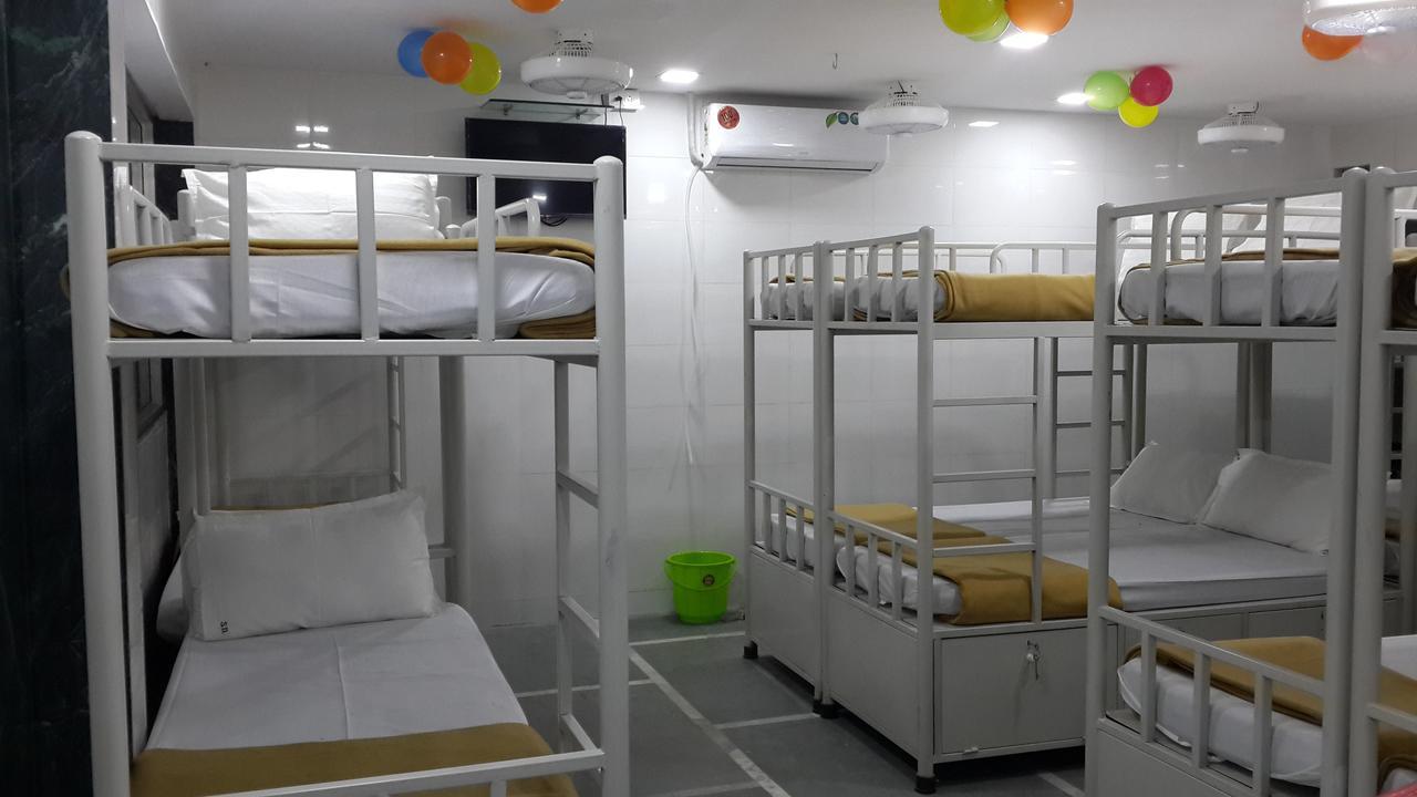 Star Dormitory Mumbai Exteriör bild
