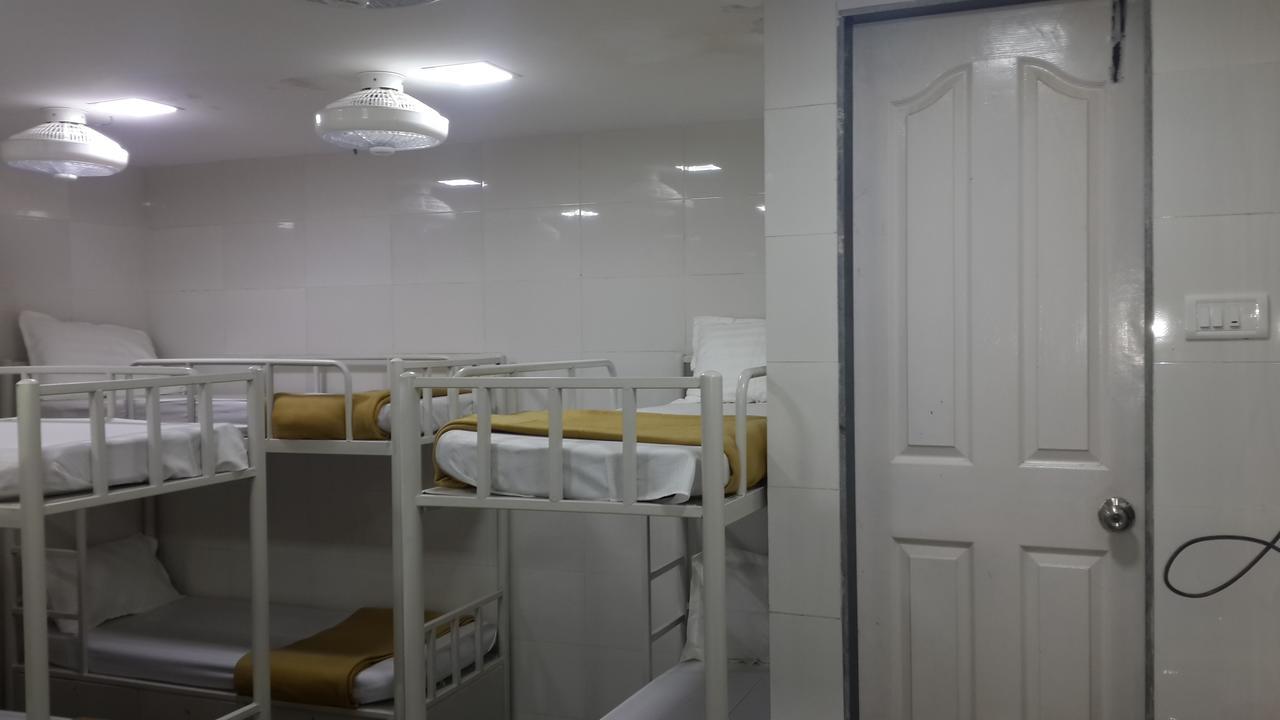 Star Dormitory Mumbai Exteriör bild