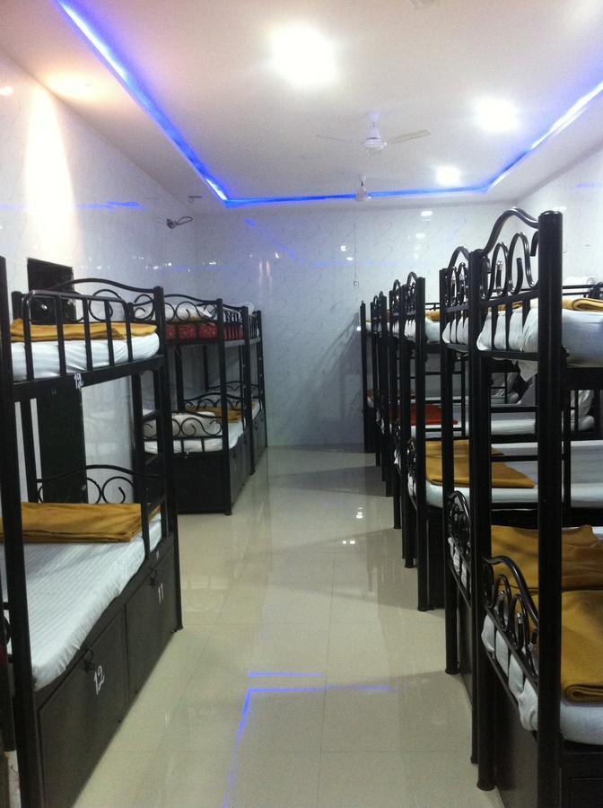 Star Dormitory Mumbai Exteriör bild