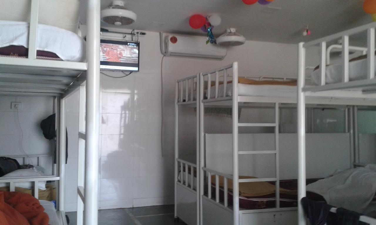 Star Dormitory Mumbai Exteriör bild