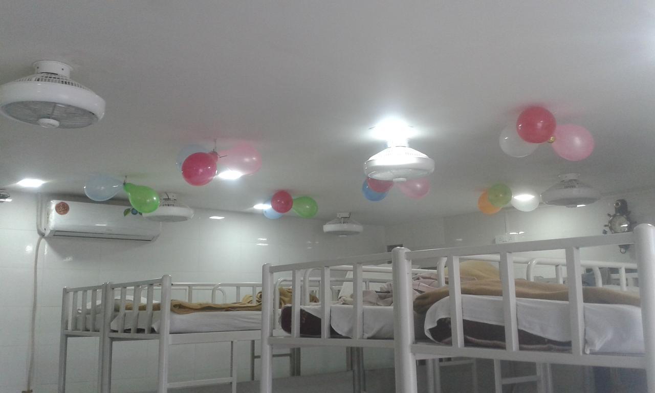 Star Dormitory Mumbai Exteriör bild
