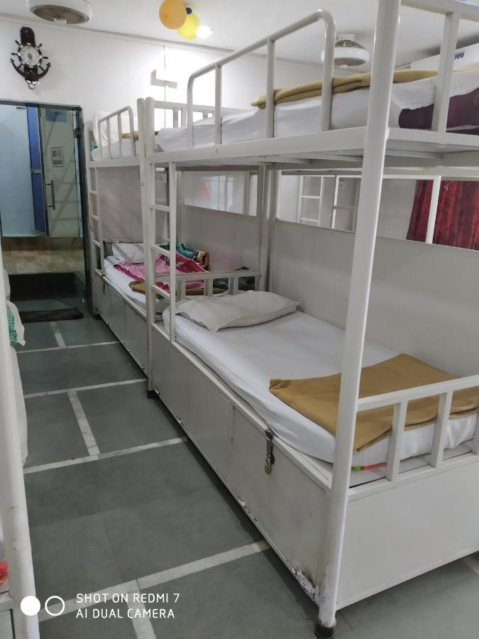 Star Dormitory Mumbai Exteriör bild