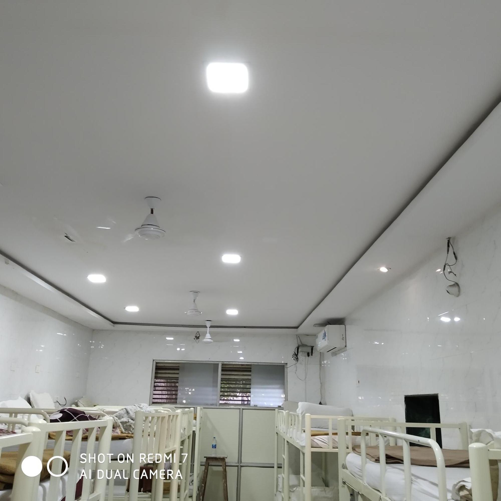 Star Dormitory Mumbai Exteriör bild