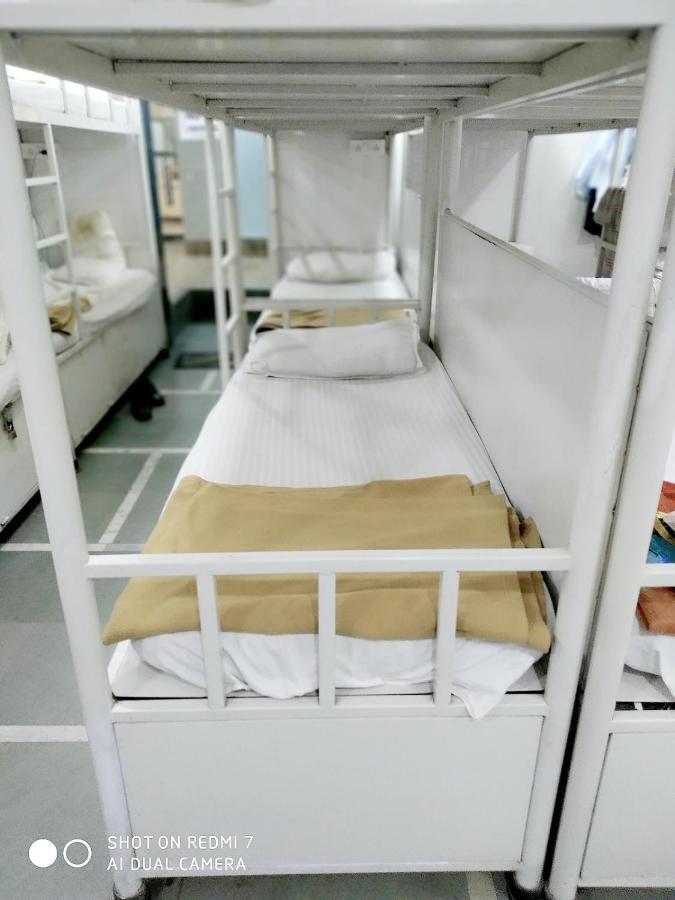 Star Dormitory Mumbai Exteriör bild